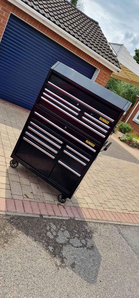 DeWALT 40 Roller cab toolbox & chest.