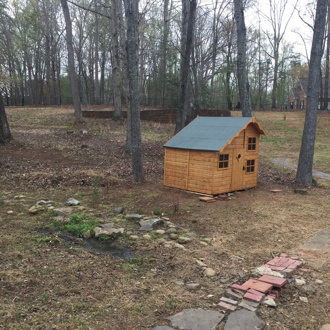 7.71′ X 6.75′ PLAYHOUSE