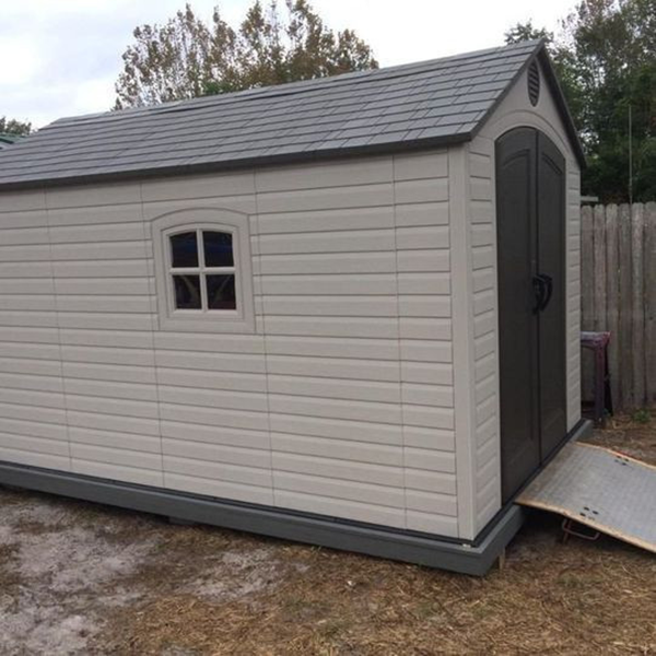 8 Fuß. B x 10 Fuß. D TRADITIONELLES LAGERSCHUPPEN AUS KUNSTSTOFF