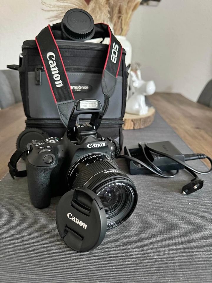 Canon EOS 200D Black + Accessories LIKE NEW
