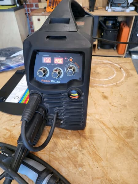UNIMIG KUMJRRW205SSMIG Razorweld 205 Smart Set MIG/TIG/MMA Inverter Welder